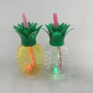 Charmlite uus plastmassist ananassikujuline joogitops LED-funktsiooniga 16oz